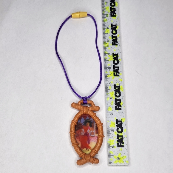 1996 Disney's Hunchback of Notre Dame Esmerelda Amulet Necklace McDonald's - Picture 3 of 3